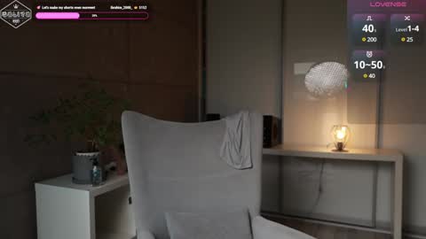 Snapshot of delitevip chatting on 02.04.25 DeLite Next stream on Wednesday or Thurdsay online show from 02.04.25