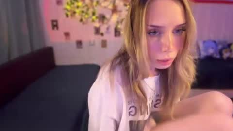 Della online show from 07.15.26