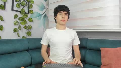 Snapshot of demon_foxx chatting on 04.29.26 online show from 04.29.26