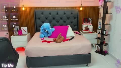 D E N I S  online show from 04.18.26