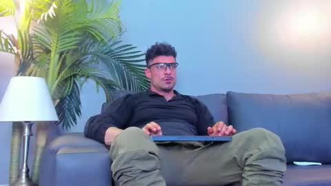 dennis_cox_ online show from 10.12.25