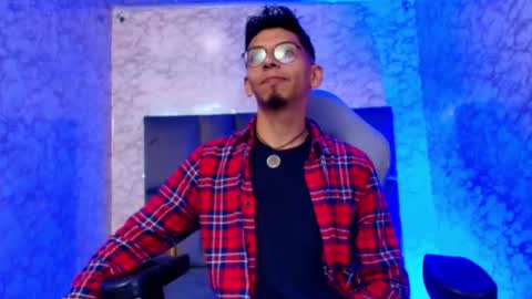 Snapshot of dereck_monroe chatting on 12.17.25 Dereck online show from 12.17.25