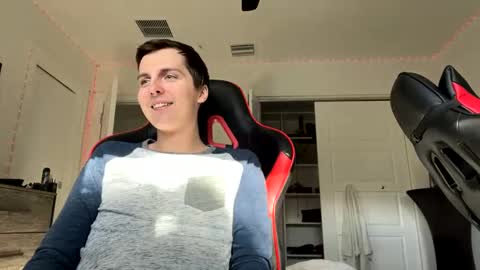 Snapshot of derekdings chatting on 12.13.24 derekdings online show from 12.13.24