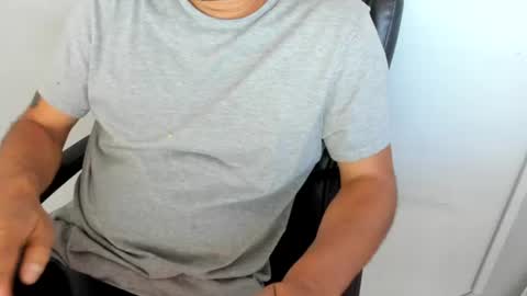 Snapshot of derrik_ chatting on 08.07.26 online show from 08.07.26