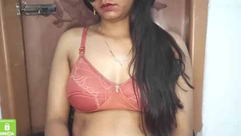 Snapshot of desicoupleshow chatting on 03.04.25 Eva and Adam online show from 03.04.25