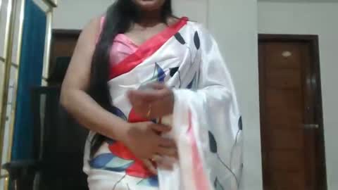 Snapshot of desimaisa130 chatting on 04.22.26 Maisa online show from 04.22.26