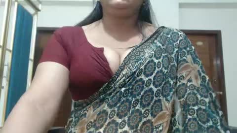 Snapshot of desimaisa130 chatting on 04.27.26 Maisa online show from 04.27.26