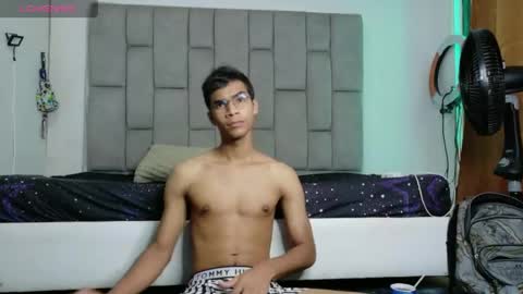 desire4duo online show from 04.14.26