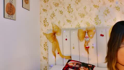 Sara Desire online show from 12.14.25