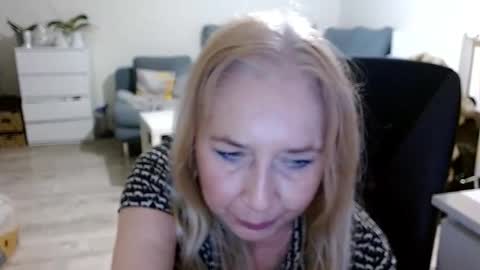 Snapshot of desiresofia chatting on 12.20.24 S O F I A online show from 12.20.24