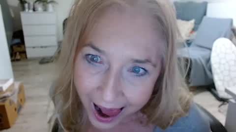 Snapshot of desiresofia chatting on 12.30.24 S O F I A online show from 12.30.24