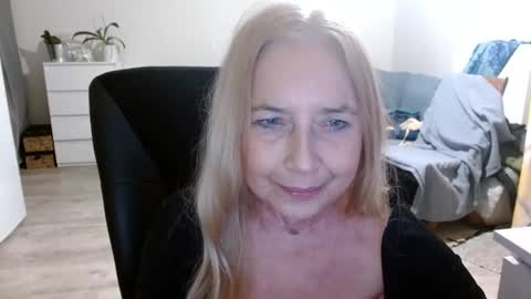 Snapshot of desiresofia chatting on 01.13.25 S O F I A online show from 01.13.25