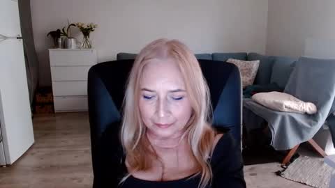 Snapshot of desiresofia chatting on 01.20.25 S O F I A online show from 01.20.25