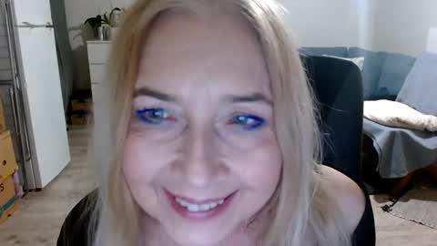 Snapshot of desiresofia chatting on 01.20.25 S O F I A online show from 01.20.25