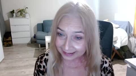 Snapshot of desiresofia chatting on 01.26.25 S O F I A online show from 01.26.25