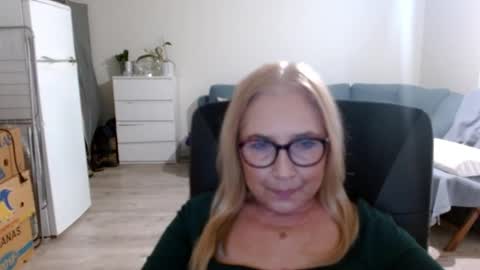 Snapshot of desiresofia chatting on 01.29.25 S O F I A online show from 01.29.25