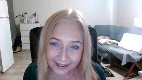 Snapshot of desiresofia chatting on 01.31.25 S O F I A online show from 01.31.25