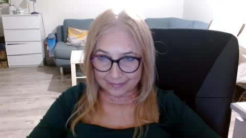 Snapshot of desiresofia chatting on 02.11.25 S O F I A online show from 02.11.25