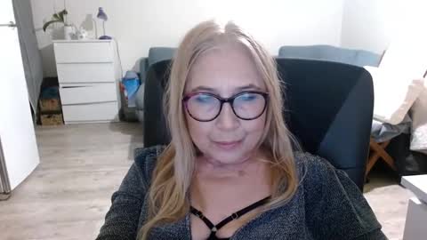 Snapshot of desiresofia chatting on 02.12.25 S O F I A online show from 02.12.25