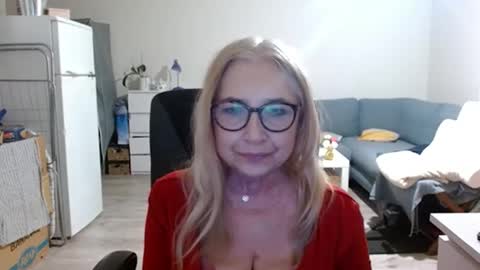 Snapshot of desiresofia chatting on 02.19.25 S O F I A online show from 02.19.25