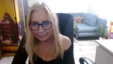 Snapshot of desiresofia chatting on 11.30.25 S O F I A online show from 11.30.25