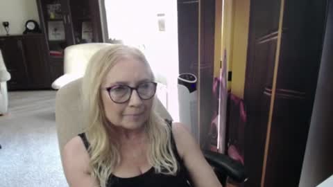 Snapshot of desiresofia chatting on 06.25.26 S O F I A online show from 06.25.26