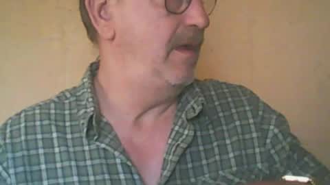 Snapshot of destelp chatting on 06.21.26 destelp online show from 06.21.26