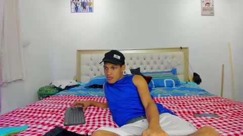 Snapshot of deus_steim chatting on 01.05.25 deus_steim online show from 01.05.25