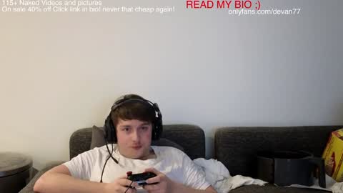 Snapshot of devantheplug chatting on 12.13.24 Devan online show from 12.13.24