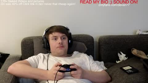 Snapshot of devantheplug chatting on 12.16.24 Devan online show from 12.16.24