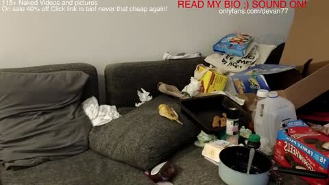 Snapshot of devantheplug chatting on 12.16.24 Devan online show from 12.16.24