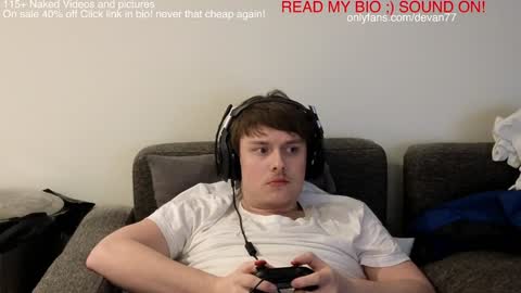 Snapshot of devantheplug chatting on 12.16.24 Devan online show from 12.16.24