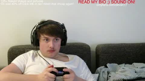 Snapshot of devantheplug chatting on 01.04.25 Devan online show from 01.04.25