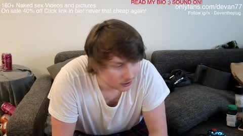 Snapshot of devantheplug chatting on 03.10.25 Devan online show from 03.10.25