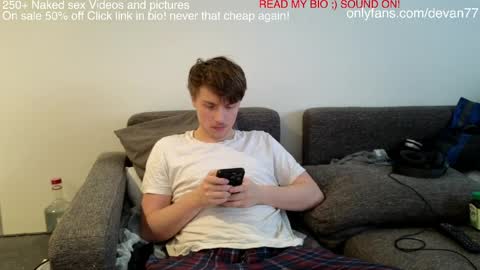 Snapshot of devantheplug chatting on 04.07.26 Devan online show from 04.07.26