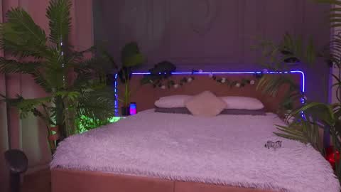 Snapshot of devilinee chatting on 02.27.25 devilinee online show from 02.27.25