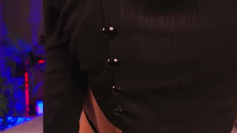 Snapshot of devilinee chatting on 10.11.25 devilinee online show from 10.11.25