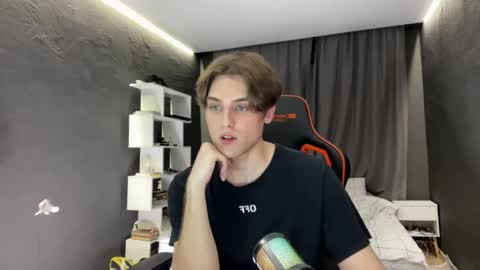 Snapshot of devilnut1 chatting on 11.21.25 devilnut1 online show from 11.21.25