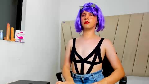 Snapshot of devon_dice chatting on 01.31.25 Alex online show from 01.31.25