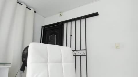 Snapshot of dewolk chatting on 02.20.25 thumb up me please its important online show from 02.20.25