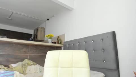 Snapshot of dewolk chatting on 10.09.25 thumb up me please its important online show from 10.09.25