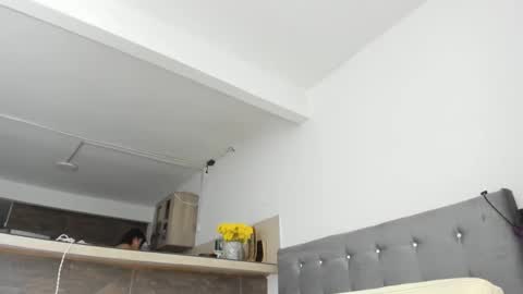 Snapshot of dewolk chatting on 10.29.25 thumb up me please its important online show from 10.29.25