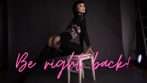 Snapshot of dgtlgrl chatting on 11.14.25 dgtlgrl online show from 11.14.25