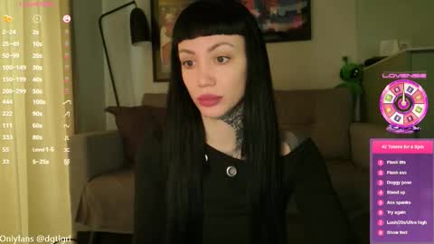 Snapshot of dgtlgrl chatting on 11.17.25 dgtlgrl online show from 11.17.25
