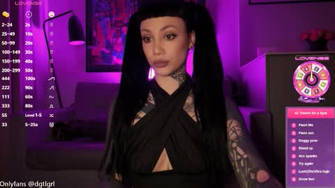 Snapshot of dgtlgrl chatting on 11.28.25 dgtlgrl online show from 11.28.25