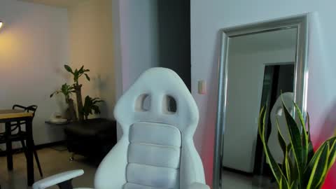 Snapshot of diagostone chatting on 01.31.25 Diego online show from 01.31.25