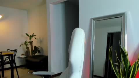 Snapshot of diagostone chatting on 02.01.25 Diego online show from 02.01.25