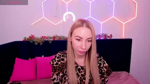 Snapshot of diana_garrett chatting on 01.12.25 Diana online show from 01.12.25