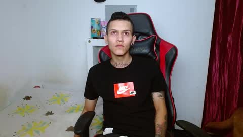 Snapshot of dick_monster23cm chatting on 12.18.24 dick_monster23cm online show from 12.18.24