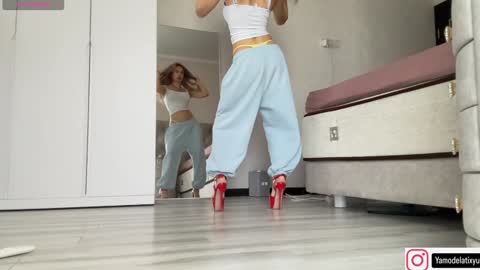 Snapshot of diffgirls chatting on 09.14.25 Tanya online show from 09.14.25